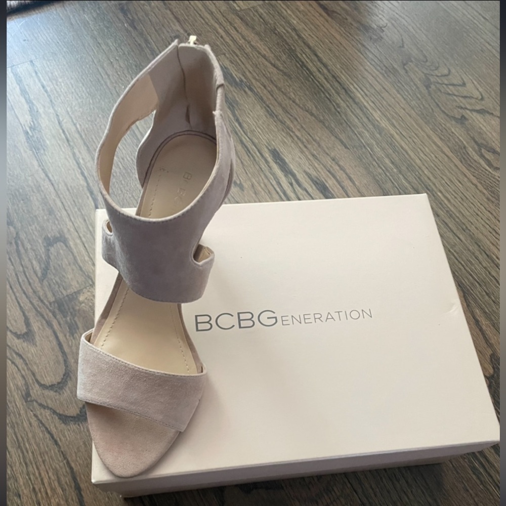 BCBG size 9 never worn